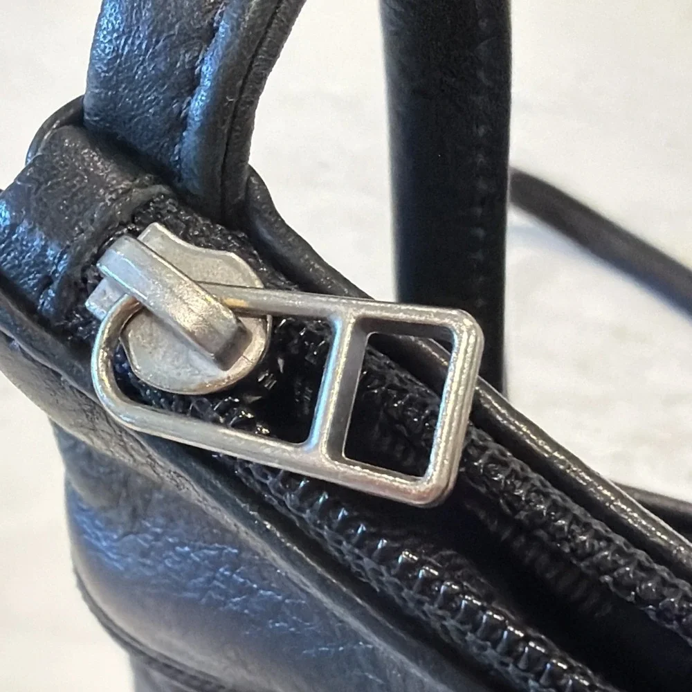 Vintage Sven Berkeley USA Black Pebbled Leather Zipper Crossbody Handbag EUC